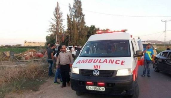إصابتان بجروح خطرة بحادث سير في جنبن