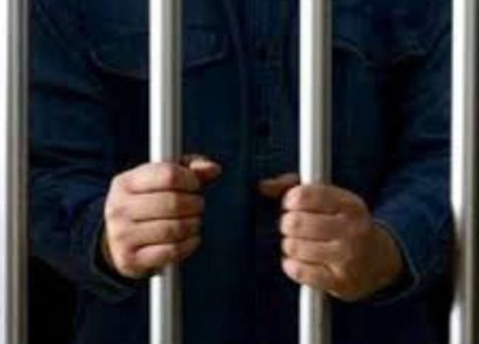 مصري يسلم نفسه للشرطة هرباً من الفقر 