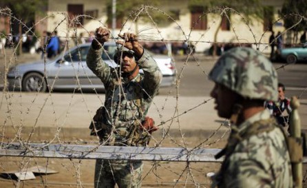 3 قتلى بينهم جندي في مصر