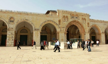 القدس... 95 مستوطنا يقتحمون باحات الاقصى