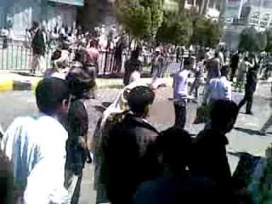 إصابات في قمع مسيرة احتجاجية في صنعاء