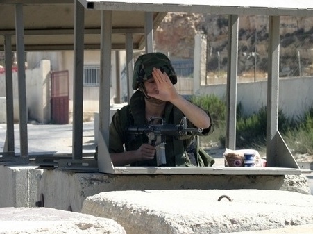 استشهاد فلسطيني على حاجز قرب قلقيلية