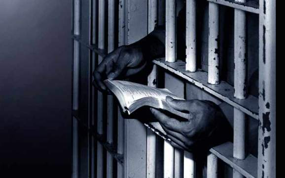 الاحتلال يجدد اعتقال الأسير محمود العملة للمرة الـ3