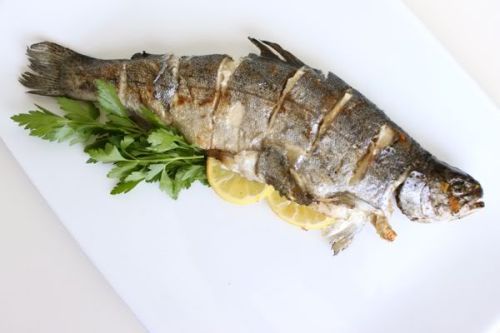 أكل الأسماك المشوية مرة أسبوعياً يفيد الدماغ