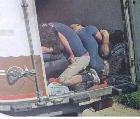 المشتبه بهم في قضية شاحنة المهاجرين يمثلون أمام القضاء المجري