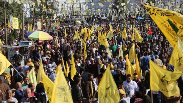 غزة.. فتح تحيي ذكرى الشهيد عرفات.. وعباس متمسك بالعقوبات