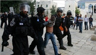 الاحتلال يعتقل 9 فلسطينيين خلال اقتحامه للأقصى بعد صلاة الجمعة