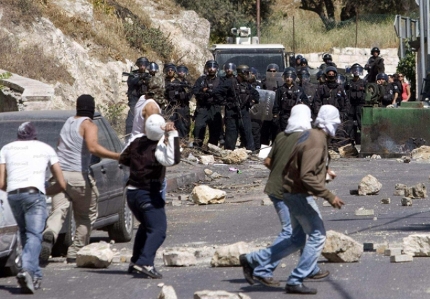 إصابة 20 فلسطينياً بمواجهات مع الاحتلال في القدس