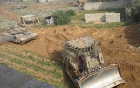 آليات الاحتلال تتوغل شرق خان يونس