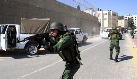 قلنديا.. اصابة طفل برصاص امن السلطة الفلسطينية