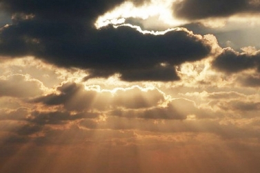 طقس غائم جزئيا إلى صاف اليوم السبت