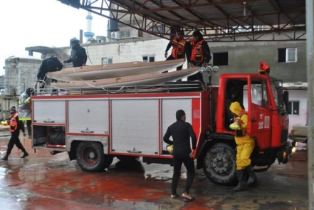 اندلاع حريق في عمارة سكنية بمخيم الشاطئ غرب غزة