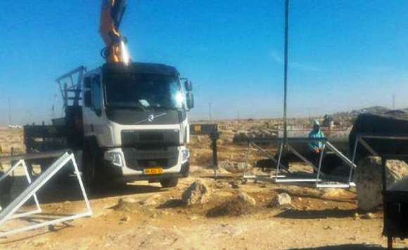 بيت لحم.. الاحتلال يستولي على كافة ألوح الطاقة الشمسية في قرية جب الذيب