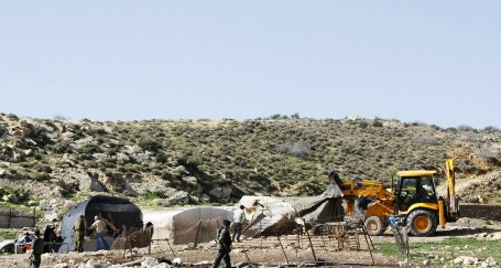 طوباس... الاحتلال يجبر أهالي حمصا الفوقا على اخلائها