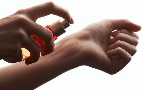 هل تعلم أن للعطور أضراراً؟
