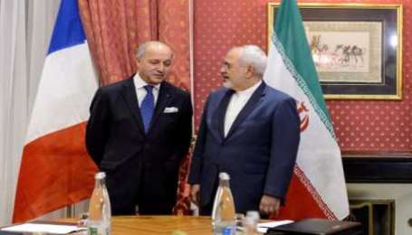 فابيوس يصل طهران ويسلم روحاني دعوة لزيارة باريس