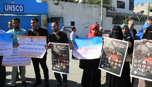 دعم الصحفيين: انتهاكات بحق الحريات الإعلامية من قبل السلطة الفلسطينية والاحتلال