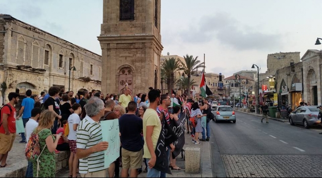 عشرات الفلسطينيين يتظاهرون في يافا رفضا لمشروع 