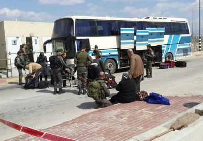 سلطات الاحتلال تمنع حاجين من قلقيلية من التوجه للسعودية