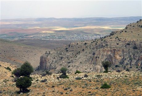 الجيش السوري وحزب الله يسيطران على تلة صدر البستان بالقلمون