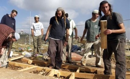 مستوطنون يهاجمون مدرسة في قرية عوريف والأهالي يتصدون