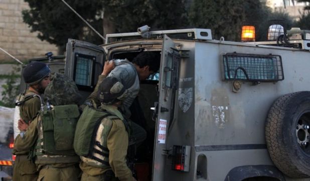 الاحتلال يعتقل 3 فلسطينيين من القدس