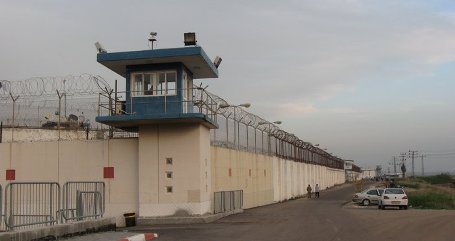 نادي الأسير يوجه شكوى لمعتقل مجدو
