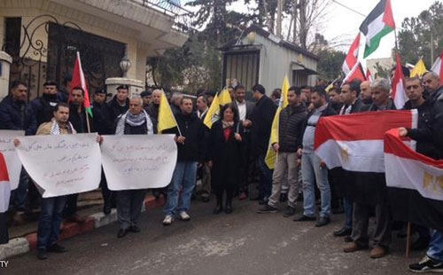 وقفة تضامنية أمام سفارة القاهرة في رام الله