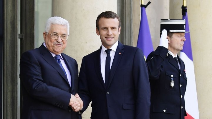 macron-abbas-paris06-07-201.jpg