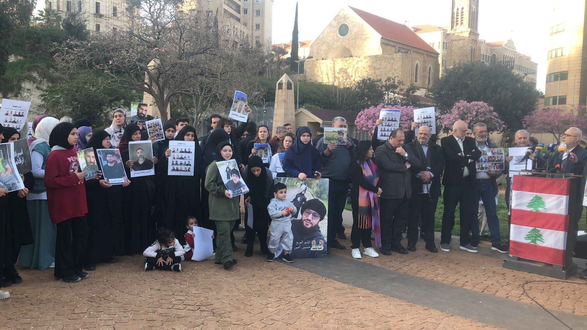عائلات الأسرى اللبنانيين.jpeg