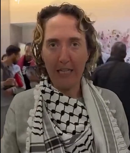 HI7QXkQWIAAN44W.jpg