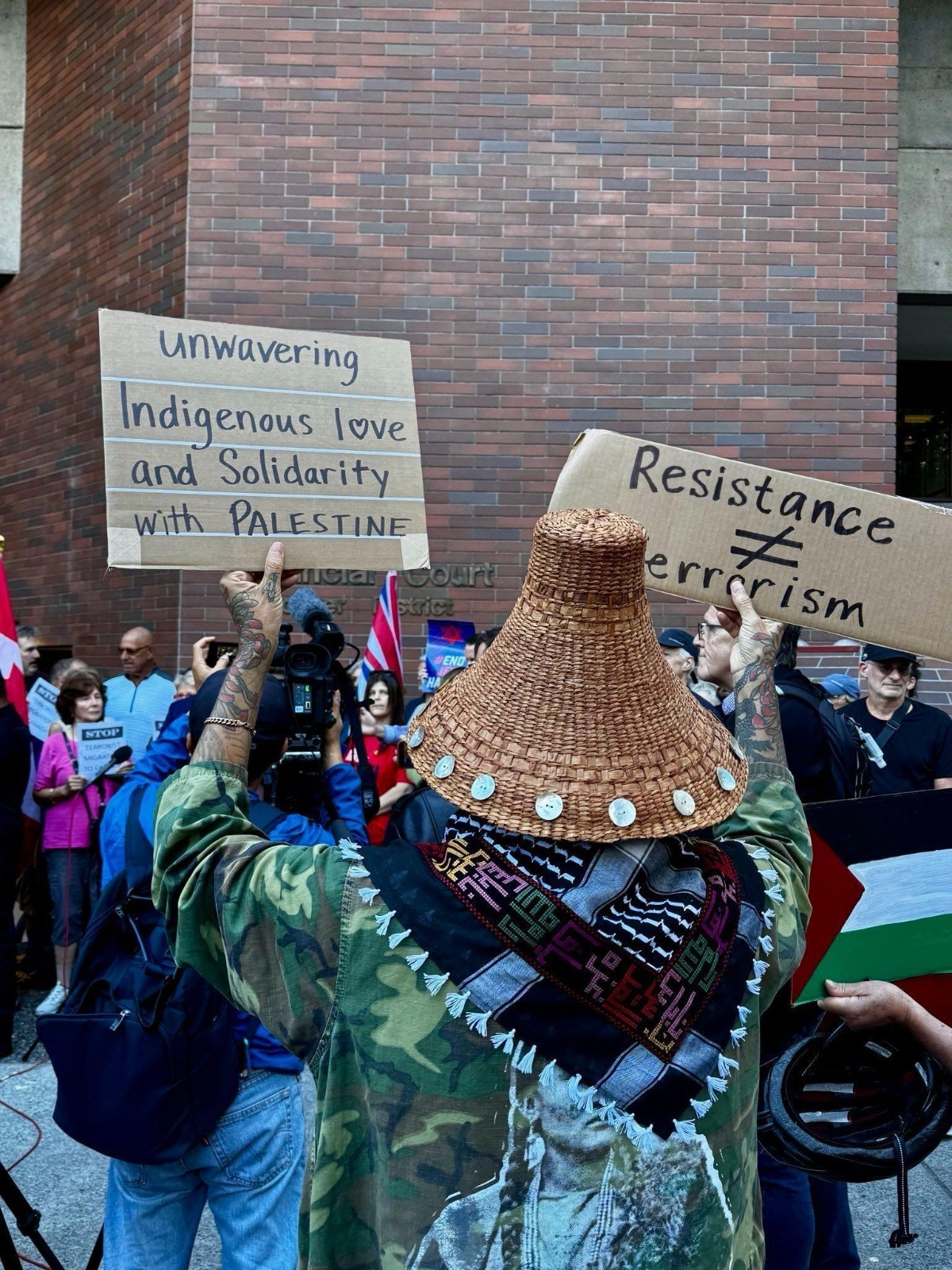 صامدون كندا.jpg