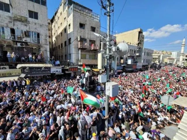 تظاهرة في اليونان.jpg