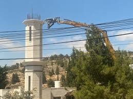 هدم مئذنة في الخليل.jpeg