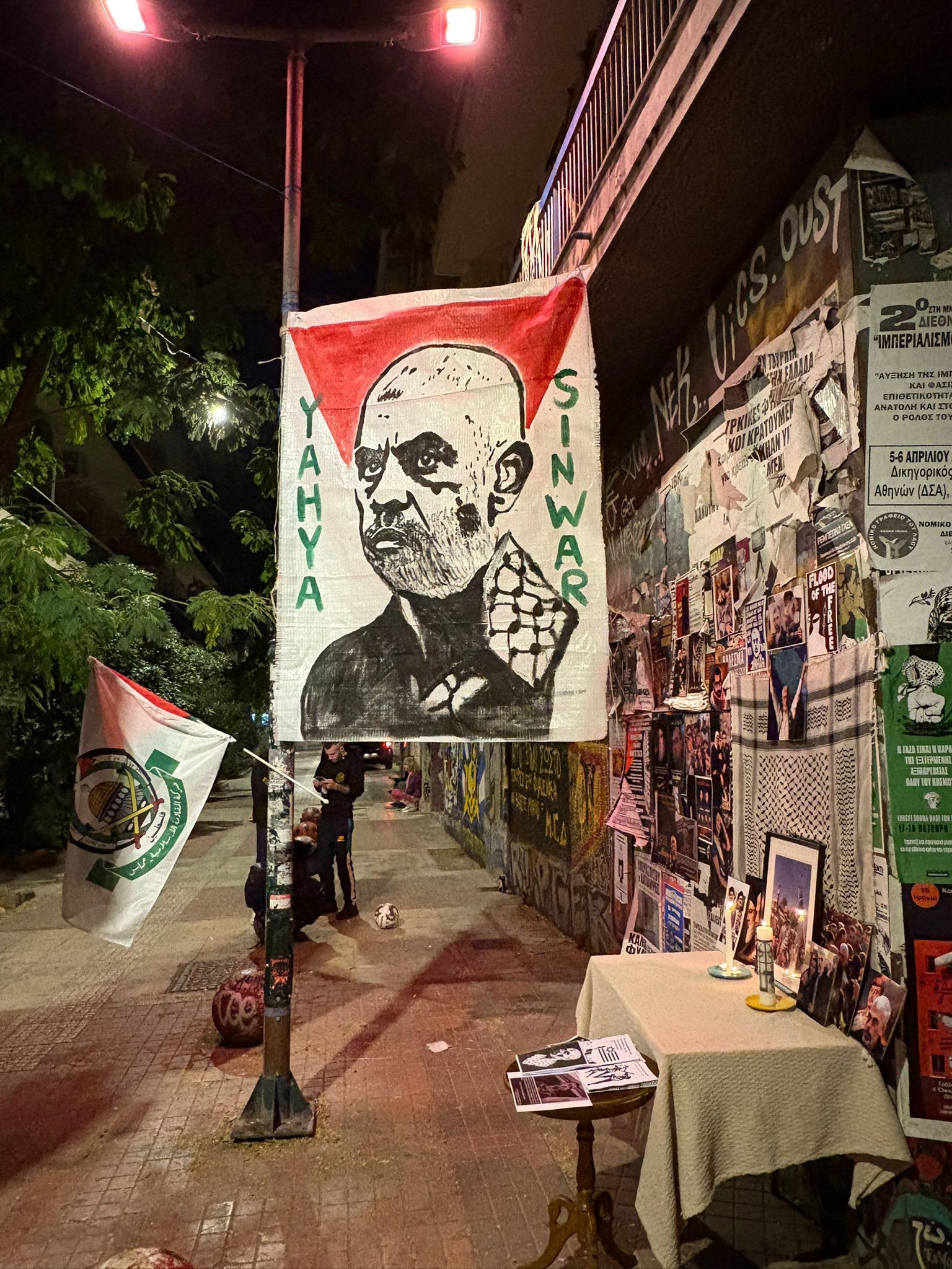 صامدون يحي السنوار.jpg