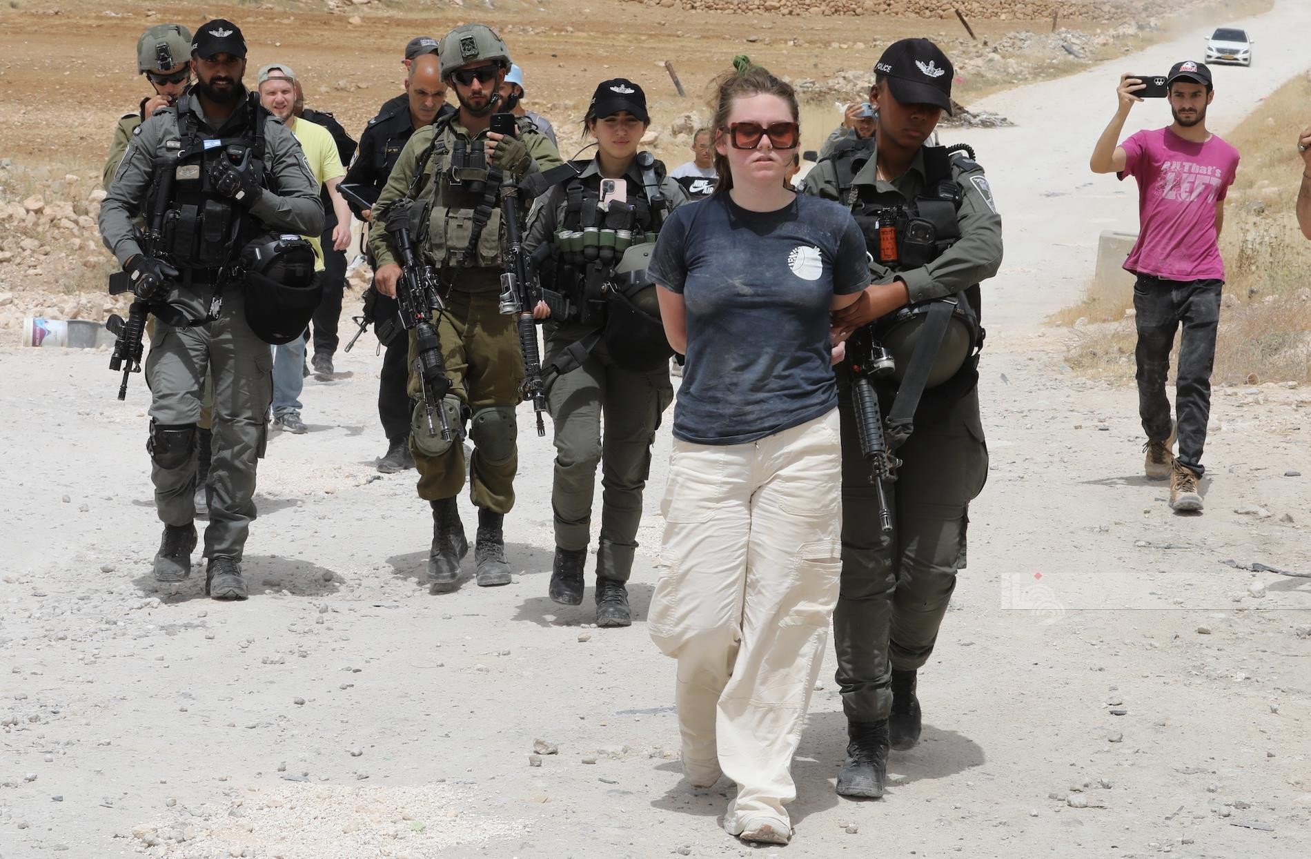 اعتقال متضامنين.jpg