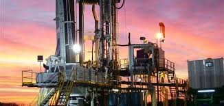 آبار النفط.jpg