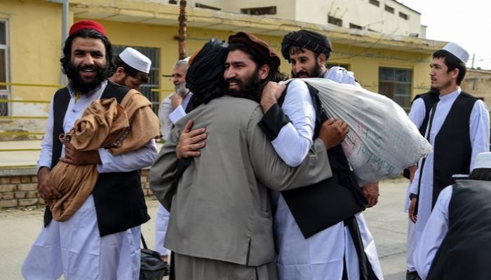 61-170653-taliban-prisoners-carry-baskets-again_700x400.jpg